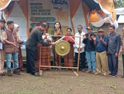 Babinsa Adonara Tengah hadiri Lounching Program Unggulan yaitu Revolusi Home Industri.