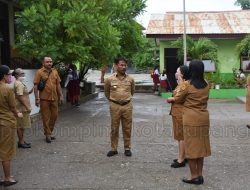 KUNJUNGI SEKOLAH SEKOLAH PENJABAT WALI KOTA KUPANG MINTA BENTUK KLUB BAHASA INGGRIS