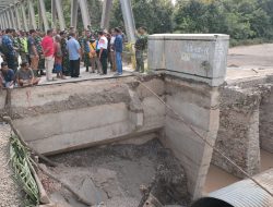 Kasrem 161/Wira Sakti Beserta Jajaran Meninjau Lokasi Banjir Dikabupaten Kupang Timur